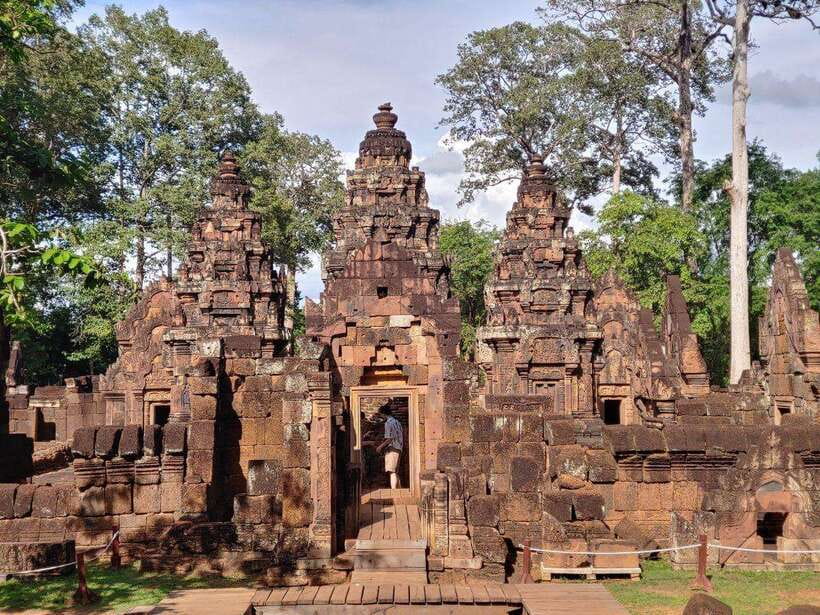Siem Reap: Angkor Wat, Angkor Thom, and Banteay Srei Tour - Angkor Wat: two hours with Cambodia’s great monument