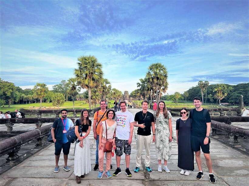 Siem Reap: Angkor Wat, Bayon & Ta Prohm Guided Tour - Angkor Wat: two hours among the galleries