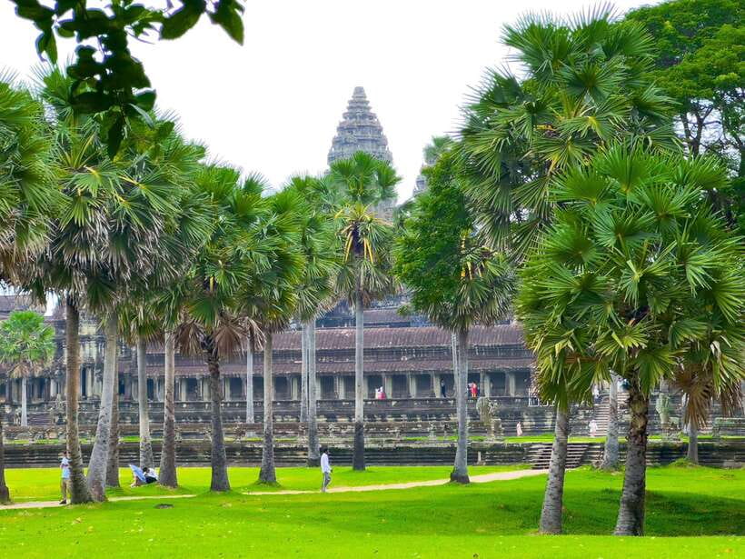 Siem Reap: Angkor Wat, Bayon & Ta Prohm Guided Tour - Hotel pickup and the 20-minute ride out