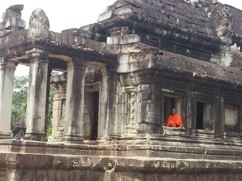 Siem Reap: Angkor Wat Half-Day Trip with Local Guide - Key points to know before booking