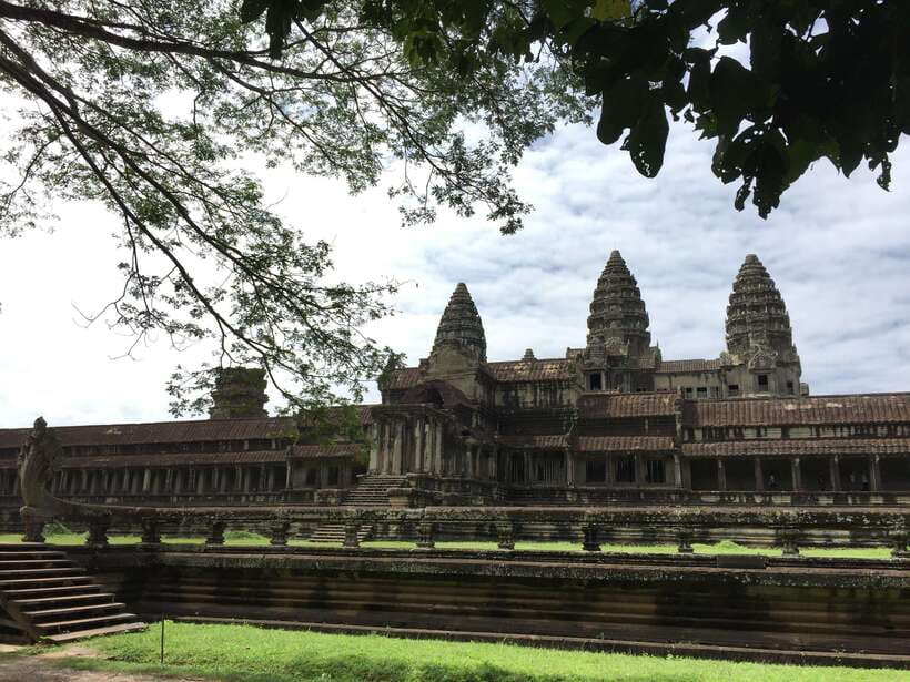 Siem Reap: Angkor Wat Half-Day Trip with Local Guide - The first view: Angkor Wat across the lotus pond