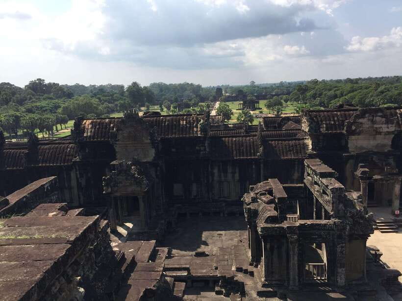 Siem Reap: Angkor Wat Half-Day Trip with Local Guide - Who should choose this tour?