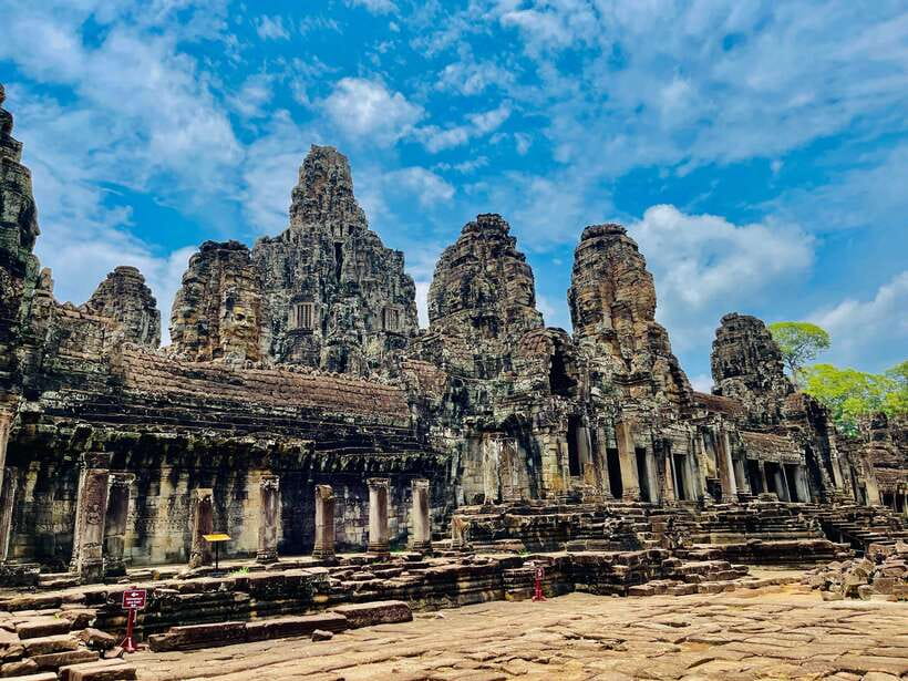 Siem Reap: Angkor Wat Private full Day Tour - Angkor Wat, two hours inside the great temple