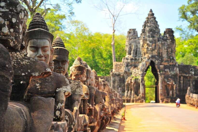 Siem Reap: Angkor Wat Private Tour by Tuk-Tuk - The South Gate and Angkor Thom