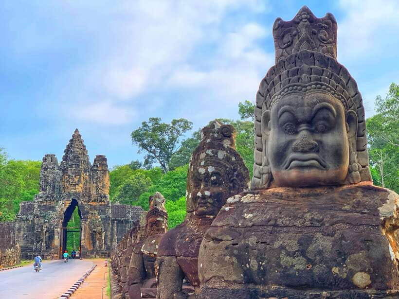 Siem Reap: Angkor Wat Private Tour by Tuk-Tuk - Lunch at a local restaurant