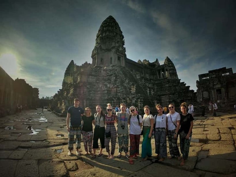 Siem Reap: Angkor Wat Private Tour with Sunrise - Guides, photography, and the human side of the tour