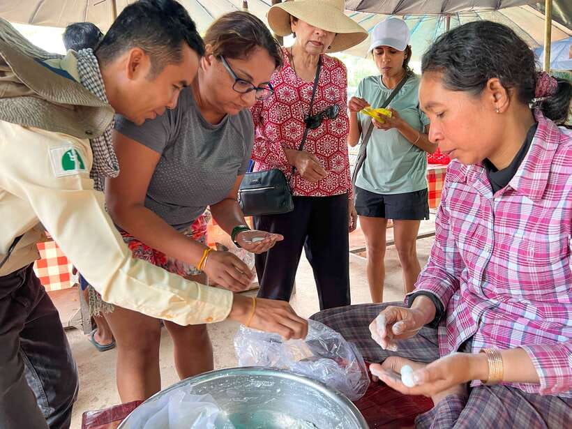 Siem Reap: Angkor Wat Small-Group Day Tour and Sunset - Angkor Wat in the afternoon
