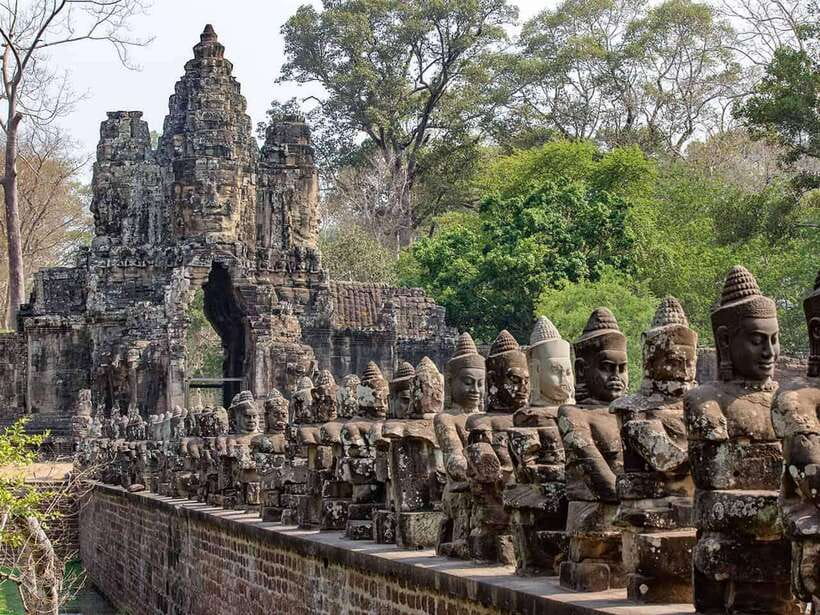 Siem Reap: Angkor Wat Small-Group Full Day Tour and Sunset - Angkor Thom and the Face-Filled Bayon