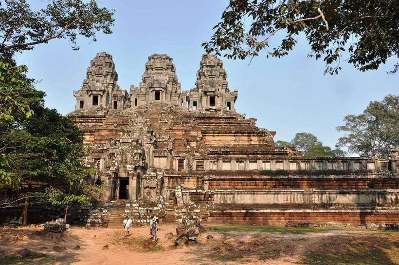 Siem Reap: Angkor Wat: Small-Group Sunrise or Sunset Tour - Angkor Thom and Bayon’s famous faces