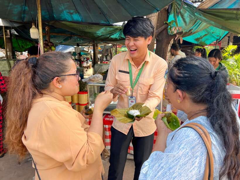 Siem Reap: Angkor Wat Small-Group Sunrise Tour & Breakfast - Clothing and practical preparation