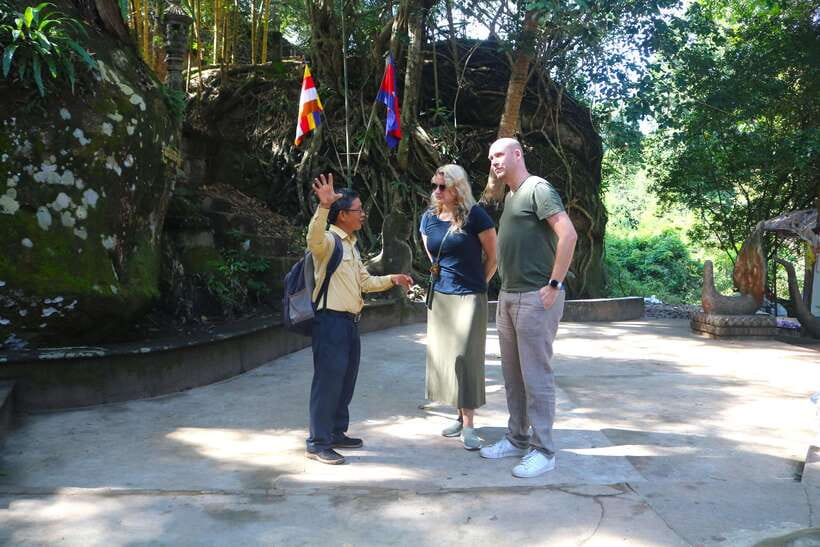 Siem Reap: Angkor Wat Sunrise and Best Temples Tour - Breakfast at Srah Srang and the first real pause
