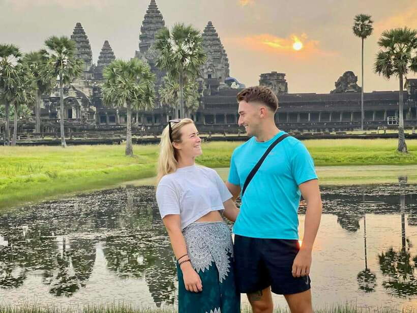 Siem Reap: Angkor Wat Sunrise and Full-Day Sightseeing Tour - South Gate and the stone-lined causeway