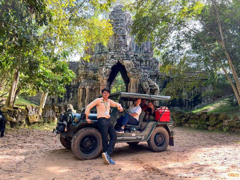Siem Reap: Angkor Wat Sunrise and Market Tour by Jeep - Sras Srang adds a quieter water stop