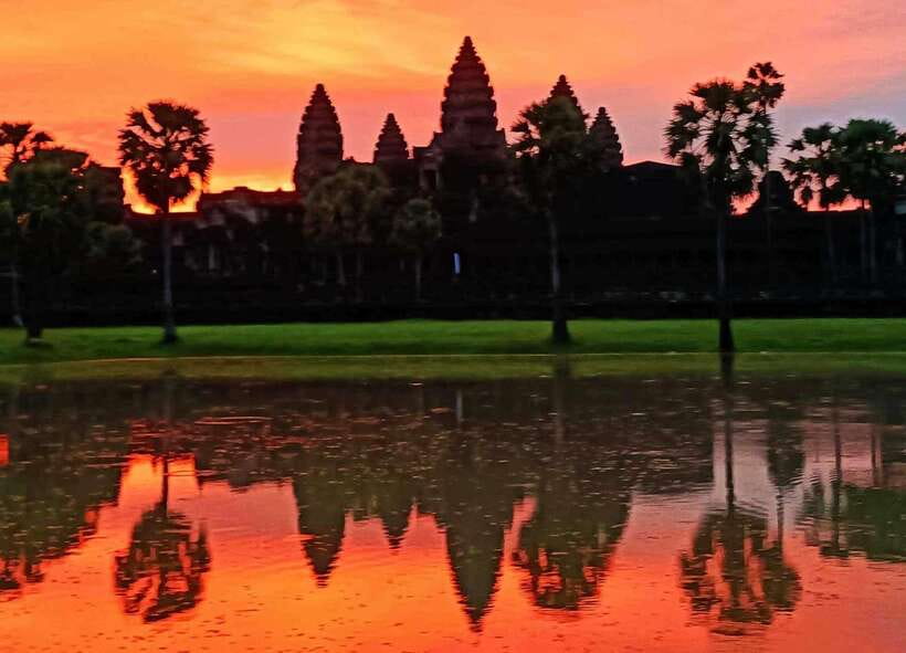 Siem Reap: Angkor Wat Sunrise or Sunset Guided Tour - Angkor Wat, where the day begins