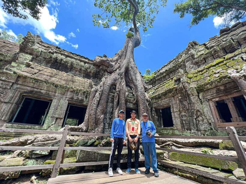 Siem Reap: Angkor Wat Sunrise Tour via Tuk Tuk & Breakfast - Key points to know before booking
