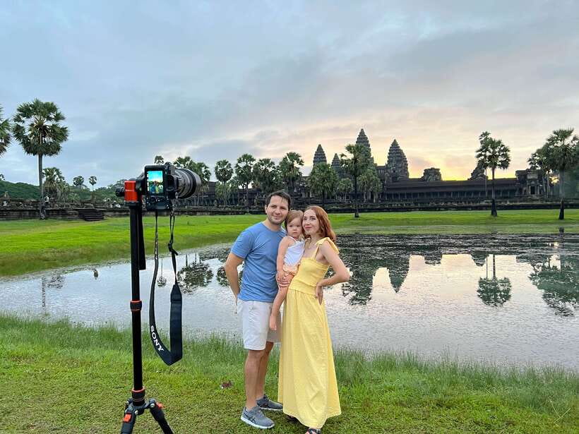 Siem Reap: Angkor Wat Sunrise Tour via Tuk Tuk & Breakfast - Siem Reap market and Cambodian snacks