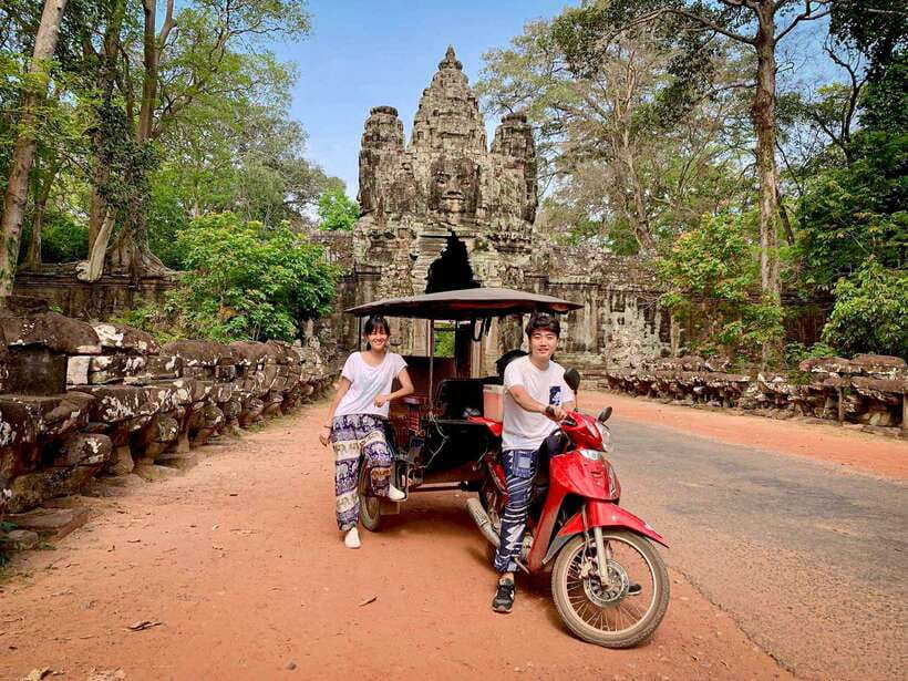 Siem Reap: Angkor Wat Sunrise Tour via Tuk Tuk & Breakfast - Guides, drivers, and the personal touch