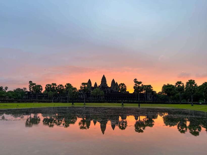 Siem Reap: Angkor Wat Sunrise Tour via Tuk Tuk & Breakfast - Angkor Wat after sunrise: more than a photo stop