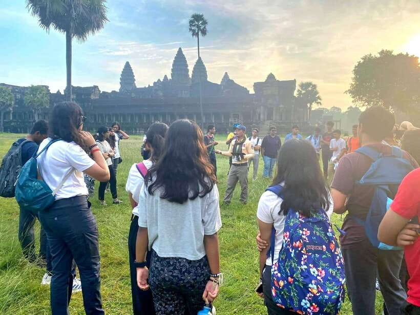 Siem Reap: Angkor Wat Sunrise Tour With Small Group - Tonle Om Gate and the road into Angkor Thom