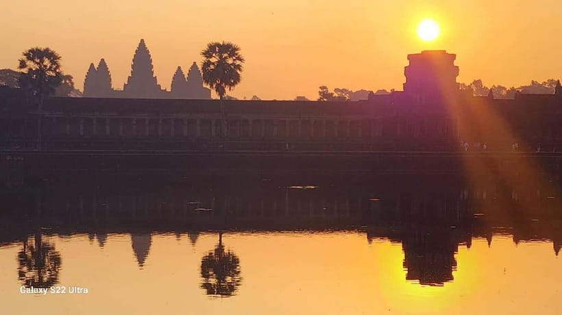 Siem Reap: Angkor Wat Sunrise Tour with Spanish Guide - Angkor Thom, Victory Gate, and the royal city