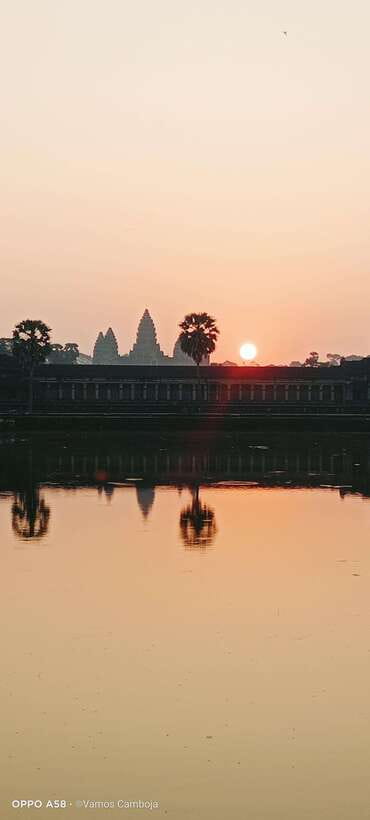 Siem Reap: Angkor Wat Sunrise Tour with Spanish Guide - What the two-day option adds