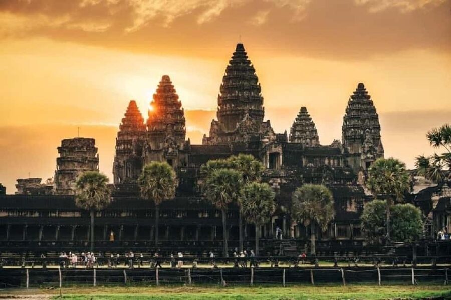 Siem Reap: Angkor Wat Sunrise Tour with Spanish Guide - Transport, groups, and guide quality