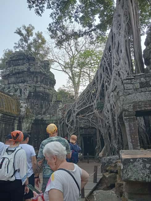 Siem Reap: Angkor Wat Tour with Italian-Speaking Guide - Angkor Wat, the two-hour centerpiece