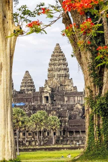 Siem Reap: Angkor Wat Tour with Italian-Speaking Guide - Clothing, walking, and family practicalities