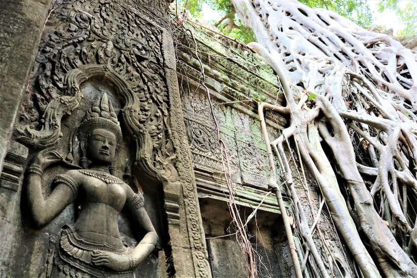 Siem Reap: Angkor Wat with German or English Guided Tour - Angkor Thom and the stone faces of Bayon