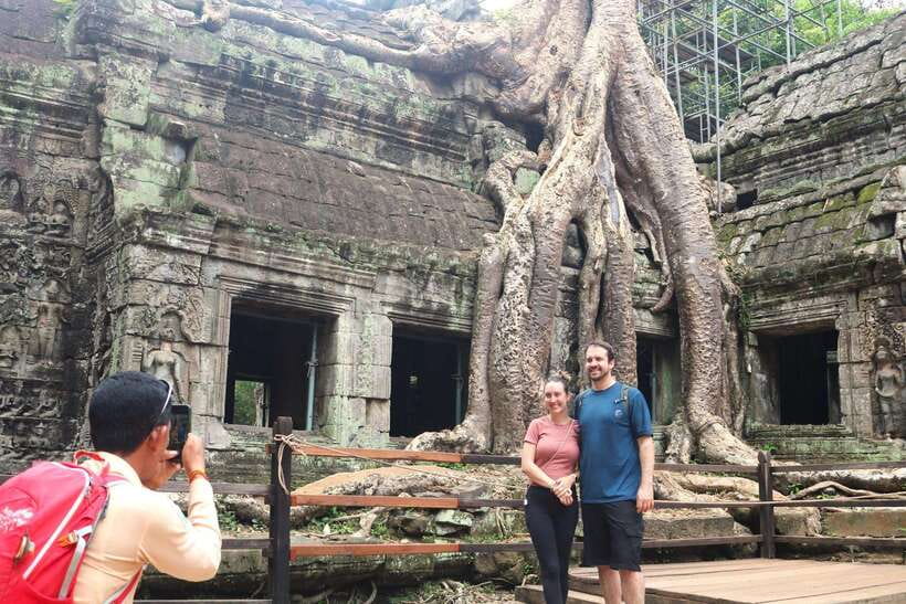 Siem Reap: Angkor Wat with German or English Guided Tour - Srah Srang gives the day a pause
