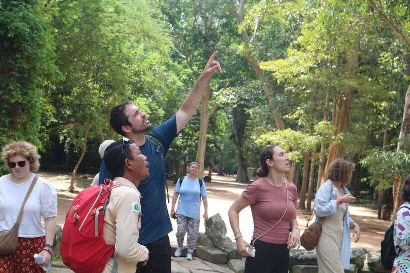 Siem Reap: Angkor Wat with German or English Guided Tour - Why the guide matters at Angkor
