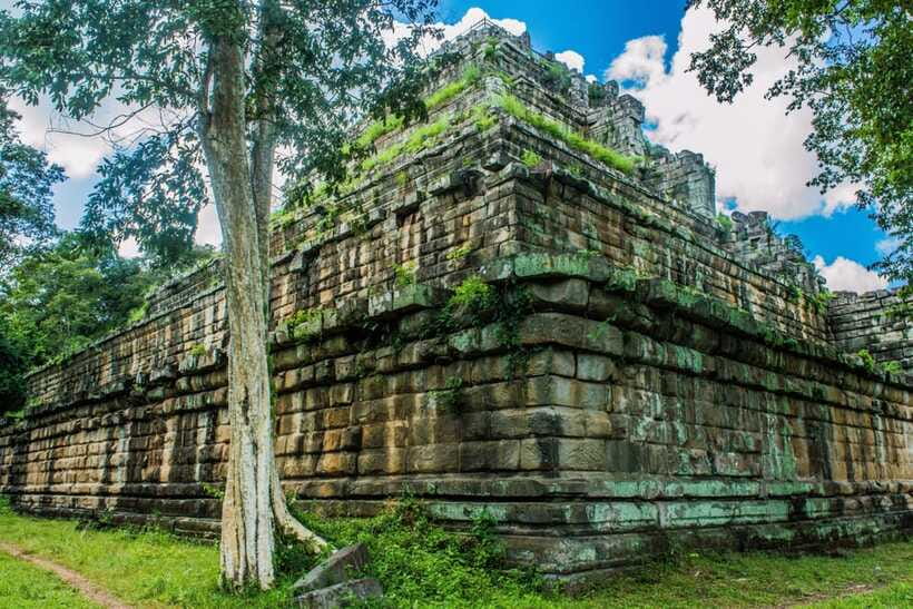 Siem Reap: Day Trip to Koh Ker and Beng Mealea Temples - What the strong guide feedback means