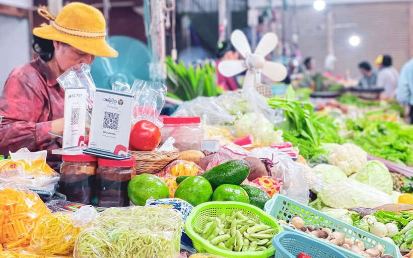 Siem Reap: FREE Market & Local Temple Tour - Trying A Cambodian Market Snack