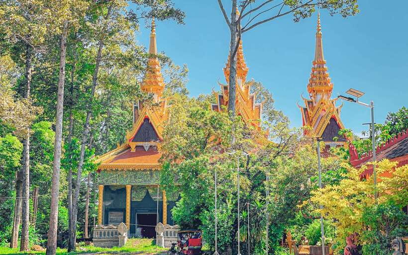 Siem Reap: FREE Market & Local Temple Tour - Heat, Walking, And The Final Stop