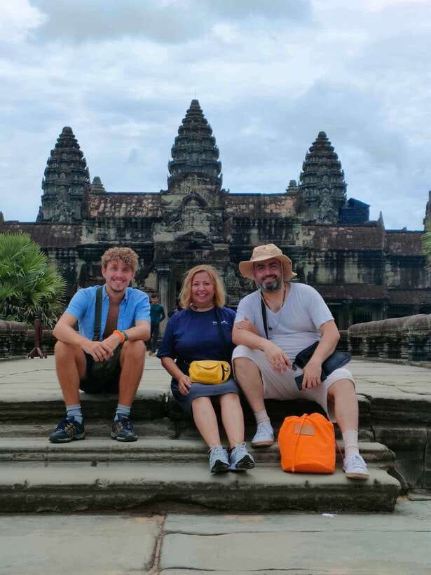 Siem Reap: Full-Day Angkor Wat Guided Tour with Sunset - Phnom Bakheng sunset and the final climb