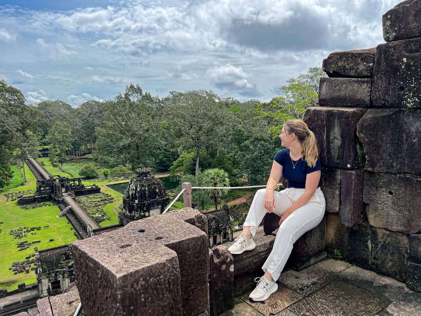 Siem Reap: Full Day Angkor Wat Temple Experience with Sunset - Phnom Bakheng and the sunset finish