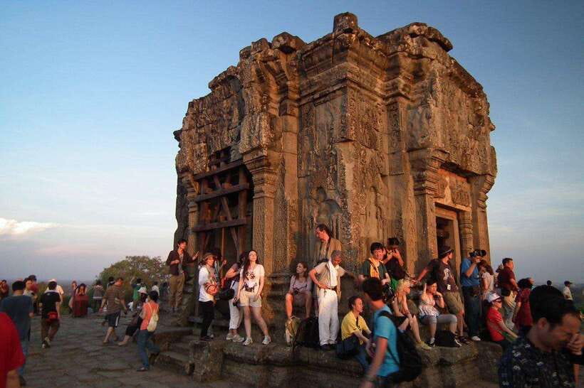 Siem Reap: Full Day Angkor Wat Temple Tour with Sunset - Bayon and the famous smiling faces