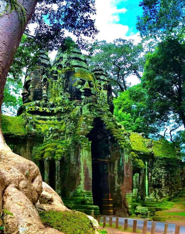 Siem Reap: Full Day Angkor Wat Temple Tour with Sunset - Angkor Wat, the day’s grand centerpiece