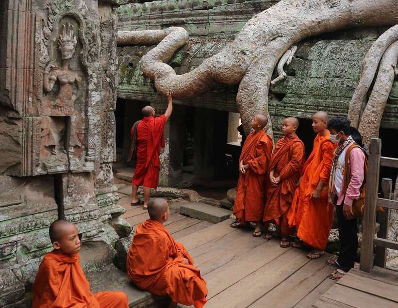 Siem Reap: Personalized Angkor Wat Sunrise/Set by TukTuk/Car - The early ride to Angkor Wat