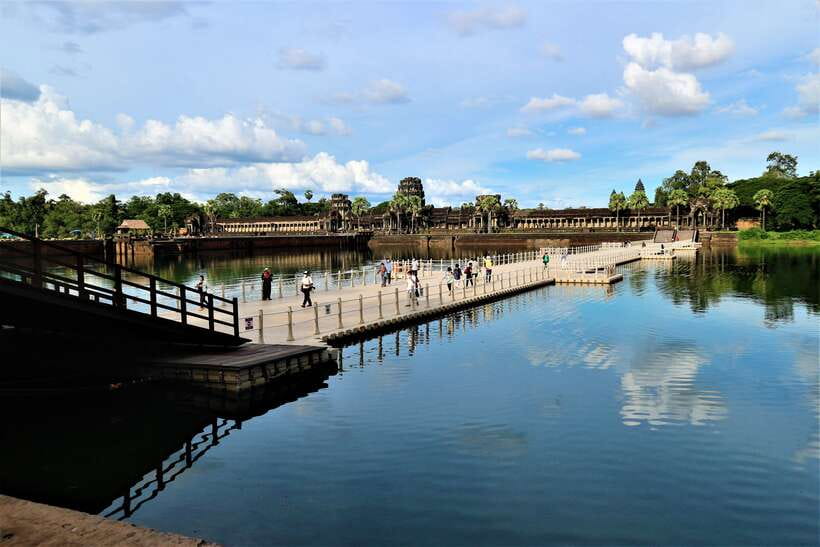 Siem Reap: Personalized Angkor Wat Sunrise/Set by TukTuk/Car - Bayon’s stone faces