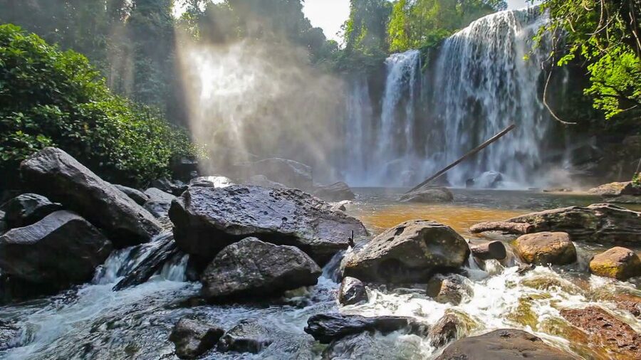 Siem Reap: Private 4-Day Angkor Wat and Phnom Kulen Tour - Guides, drivers, and the private format