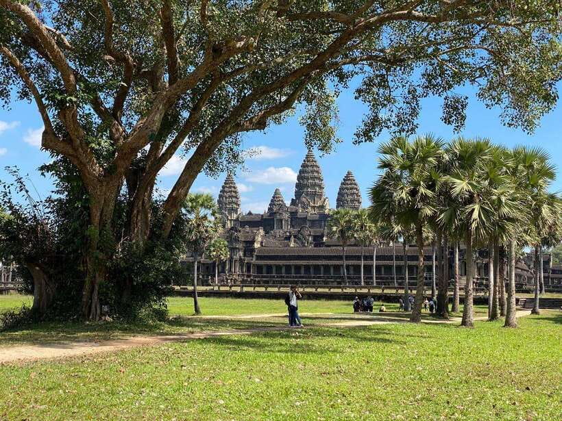 Siem Reap: Private Angkor Wat & Bakheng Mountain Sunset Tour - Practical advice before you go