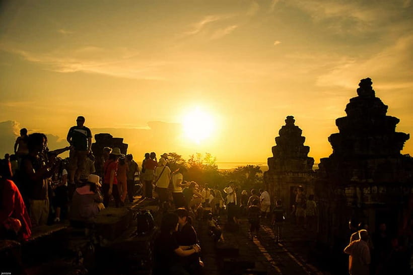 Siem Reap: Private Angkor Wat & Bakheng Mountain Sunset Tour - Why this short Angkor afternoon works