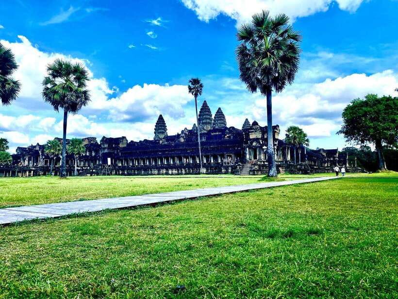 Siem Reap: Private Angkor Wat & Bakheng Mountain Sunset Tour - The guide and private vehicle