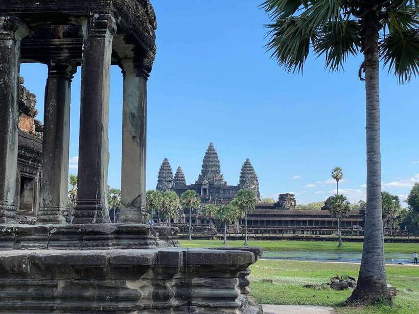 Siem Reap: Private Angkor Wat & Bakheng Mountain Sunset Tour - What the $59 price really includes