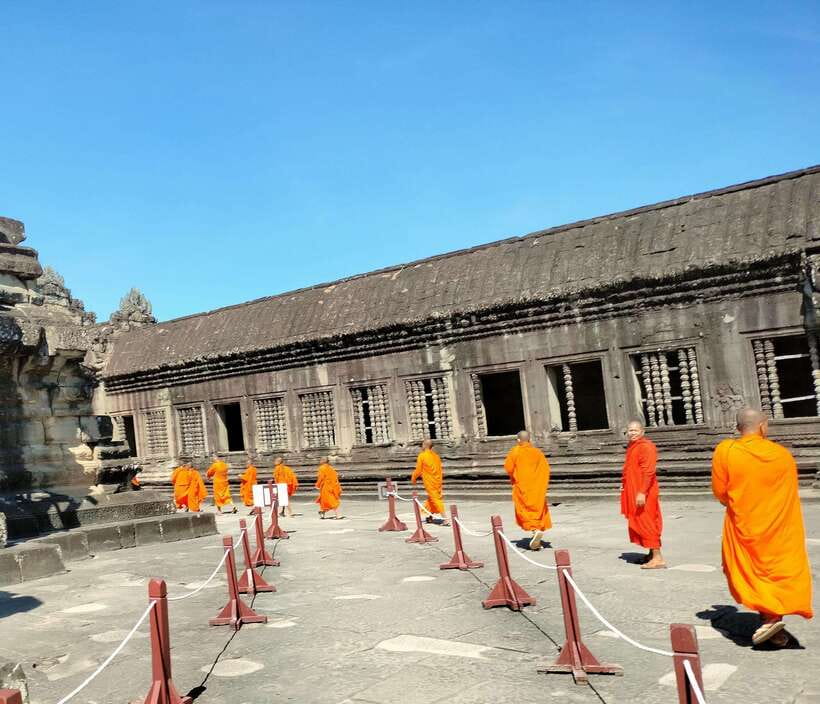 Siem Reap Private Tour: Angkor Wat Sunrise And Banteay Srei - What the private guide adds