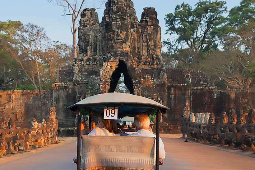 Siem Reap : Private Tuk-Tuk Tour of the Magnificent Temples. - Lunch, then the Terrace of the Elephants