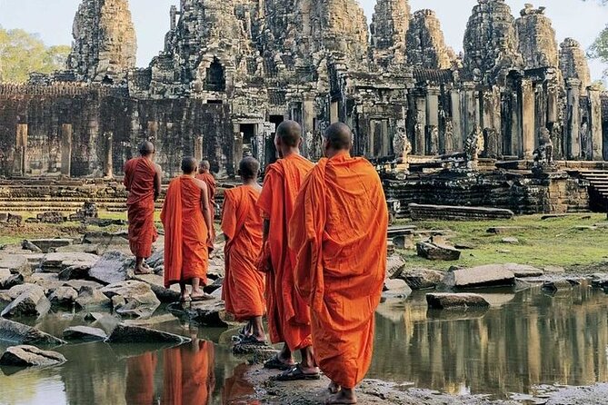 Siem Reap Tour: Angkor Wat Sunrise, Bayon, Ta Prohm, Banteay Srei - Three hours at Angkor Wat