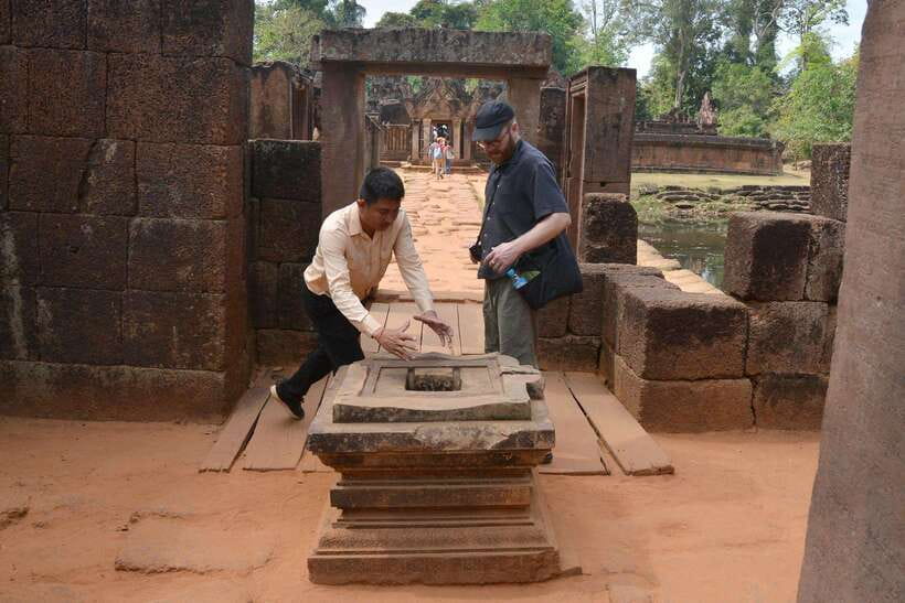 SiemReap: Private Angkor Wat Tour in English or German guide - Practical comfort and clothing