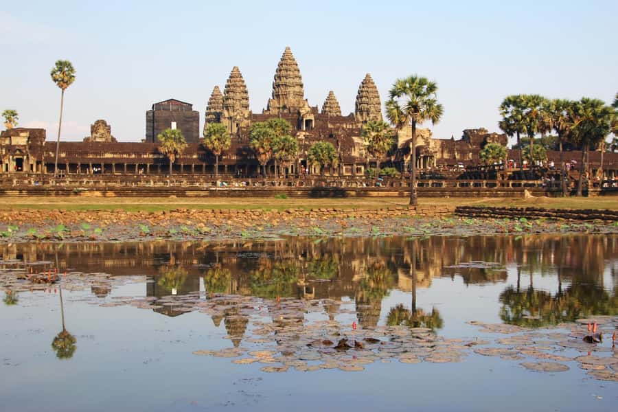 SiemReap: Private Angkor Wat Tour in English or German guide - Choosing one day or two